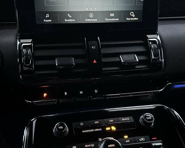 Черный Линкольн Навигатор, объемом двигателя 3.5 л и пробегом 121 тыс. км за 58000 $, фото 37 на Automoto.ua