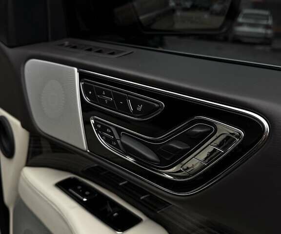 Черный Линкольн Навигатор, объемом двигателя 3.5 л и пробегом 145 тыс. км за 55000 $, фото 15 на Automoto.ua