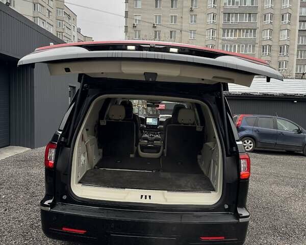 Черный Линкольн Навигатор, объемом двигателя 3.5 л и пробегом 145 тыс. км за 55000 $, фото 8 на Automoto.ua