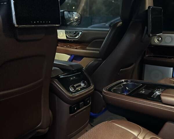 Черный Линкольн Навигатор, объемом двигателя 3.5 л и пробегом 121 тыс. км за 58000 $, фото 43 на Automoto.ua