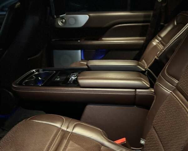 Черный Линкольн Навигатор, объемом двигателя 3.5 л и пробегом 121 тыс. км за 58000 $, фото 44 на Automoto.ua