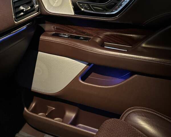 Черный Линкольн Навигатор, объемом двигателя 3.5 л и пробегом 121 тыс. км за 58000 $, фото 42 на Automoto.ua