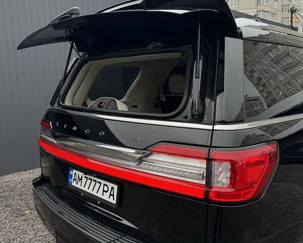 Черный Линкольн Навигатор, объемом двигателя 3.5 л и пробегом 145 тыс. км за 55000 $, фото 7 на Automoto.ua