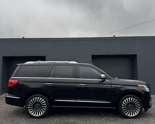 Черный Линкольн Навигатор, объемом двигателя 3.5 л и пробегом 145 тыс. км за 55000 $, фото 2 на Automoto.ua