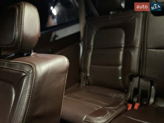 Черный Линкольн Навигатор, объемом двигателя 3.5 л и пробегом 121 тыс. км за 58000 $, фото 49 на Automoto.ua