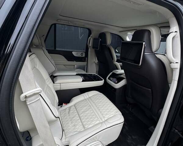 Черный Линкольн Навигатор, объемом двигателя 3.5 л и пробегом 145 тыс. км за 55000 $, фото 13 на Automoto.ua