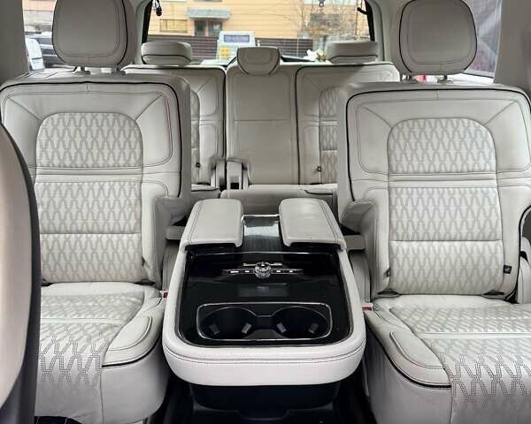 Черный Линкольн Навигатор, объемом двигателя 3.5 л и пробегом 145 тыс. км за 55000 $, фото 12 на Automoto.ua