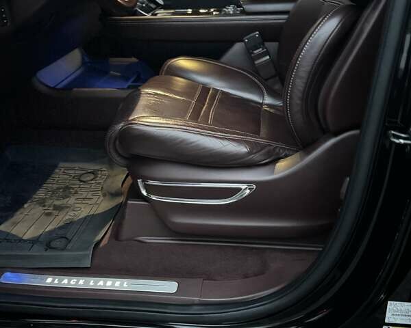 Черный Линкольн Навигатор, объемом двигателя 3.5 л и пробегом 121 тыс. км за 58000 $, фото 28 на Automoto.ua