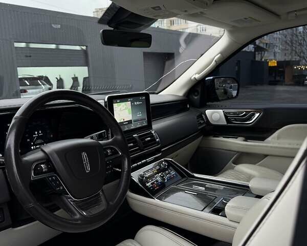 Черный Линкольн Навигатор, объемом двигателя 3.5 л и пробегом 145 тыс. км за 55000 $, фото 18 на Automoto.ua