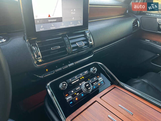 Чорний Лінкольн Navigator, об'ємом двигуна 3.5 л та пробігом 65 тис. км за 46600 $, фото 23 на Automoto.ua