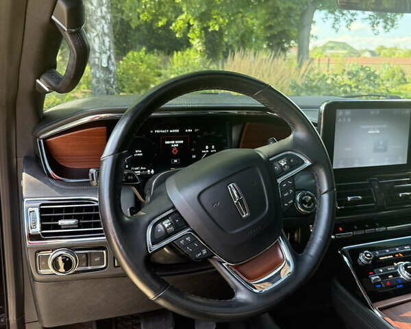 Черный Линкольн Навигатор, объемом двигателя 3.5 л и пробегом 73 тыс. км за 47500 $, фото 29 на Automoto.ua