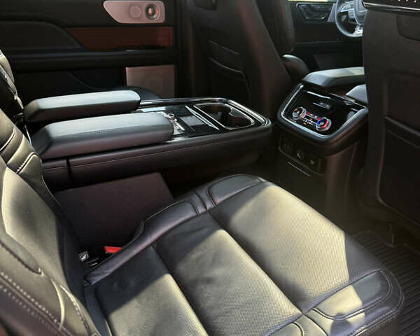 Черный Линкольн Навигатор, объемом двигателя 3.5 л и пробегом 73 тыс. км за 47500 $, фото 21 на Automoto.ua