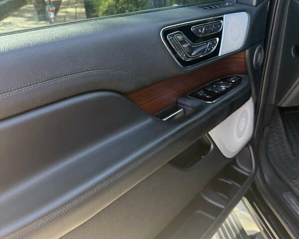 Черный Линкольн Навигатор, объемом двигателя 3.5 л и пробегом 73 тыс. км за 47500 $, фото 27 на Automoto.ua