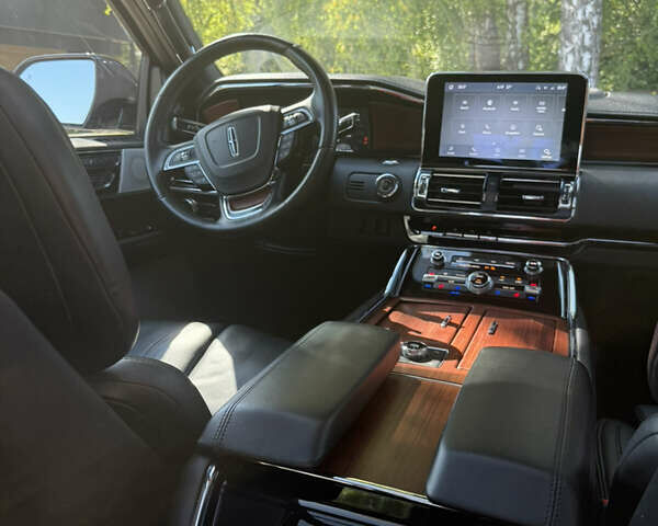 Черный Линкольн Навигатор, объемом двигателя 3.5 л и пробегом 73 тыс. км за 47500 $, фото 19 на Automoto.ua