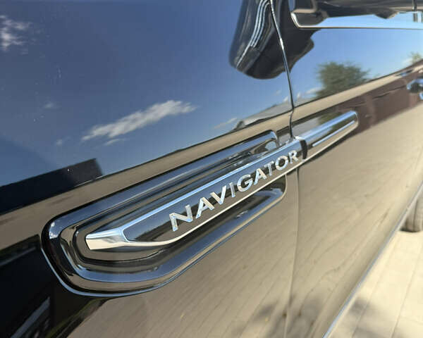 Черный Линкольн Навигатор, объемом двигателя 3.5 л и пробегом 73 тыс. км за 47500 $, фото 11 на Automoto.ua