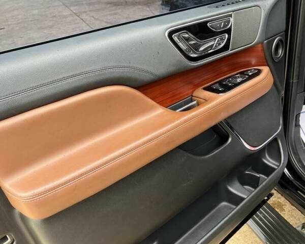 Чорний Лінкольн Navigator, об'ємом двигуна 3.5 л та пробігом 33 тис. км за 21400 $, фото 8 на Automoto.ua
