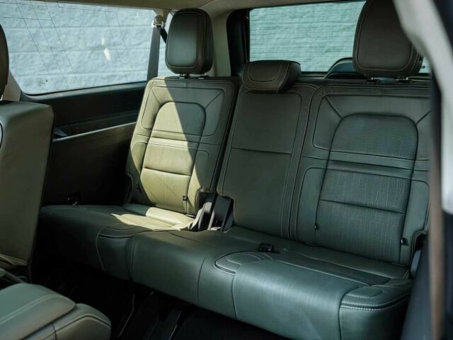 Чорний Лінкольн Navigator, об'ємом двигуна 3.5 л та пробігом 15 тис. км за 37000 $, фото 13 на Automoto.ua