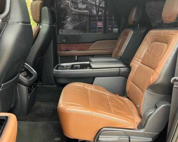 Чорний Лінкольн Navigator, об'ємом двигуна 3.5 л та пробігом 33 тис. км за 21400 $, фото 14 на Automoto.ua