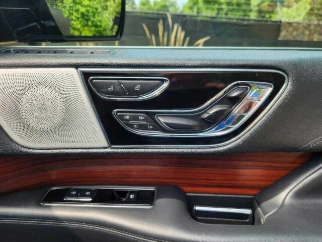 Черный Линкольн Навигатор, объемом двигателя 3.5 л и пробегом 15 тыс. км за 39000 $, фото 10 на Automoto.ua