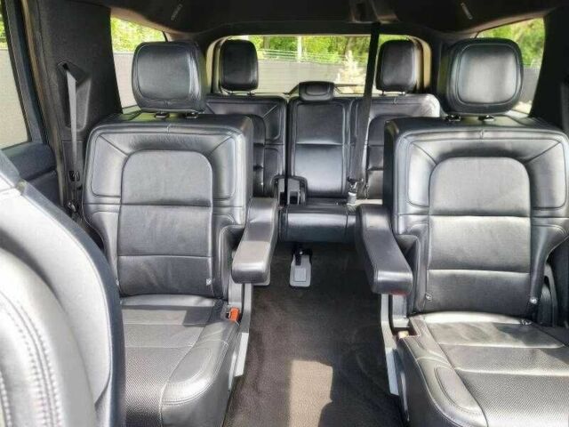 Черный Линкольн Навигатор, объемом двигателя 3.5 л и пробегом 15 тыс. км за 39000 $, фото 15 на Automoto.ua