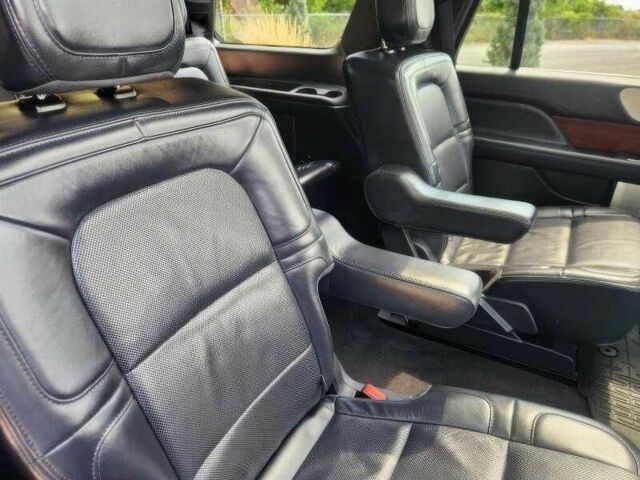 Черный Линкольн Навигатор, объемом двигателя 3.5 л и пробегом 15 тыс. км за 39000 $, фото 13 на Automoto.ua