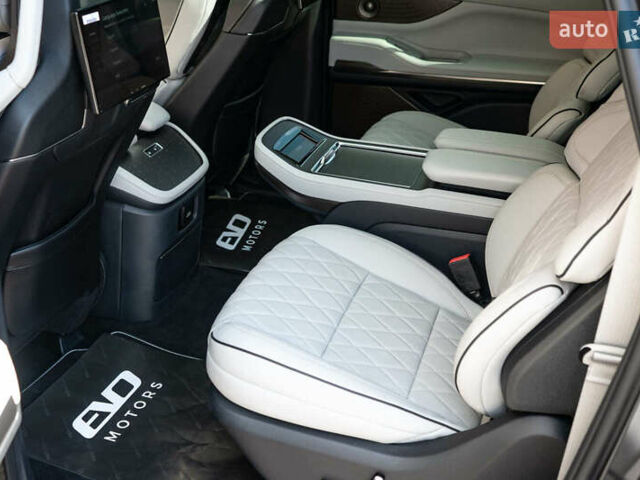 Линкольн Навигатор, объемом двигателя 3.5 л и пробегом 1 тыс. км за 196000 $, фото 48 на Automoto.ua