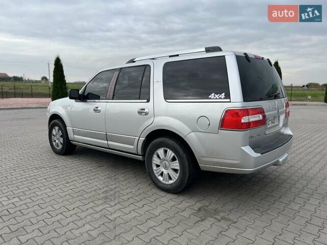 Сірий Лінкольн Navigator, об'ємом двигуна 5.41 л та пробігом 308 тис. км за 18500 $, фото 7 на Automoto.ua
