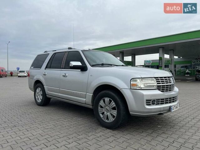 Сірий Лінкольн Navigator, об'ємом двигуна 5.41 л та пробігом 308 тис. км за 18500 $, фото 3 на Automoto.ua