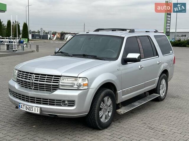 Сірий Лінкольн Navigator, об'ємом двигуна 5.41 л та пробігом 308 тис. км за 18500 $, фото 2 на Automoto.ua