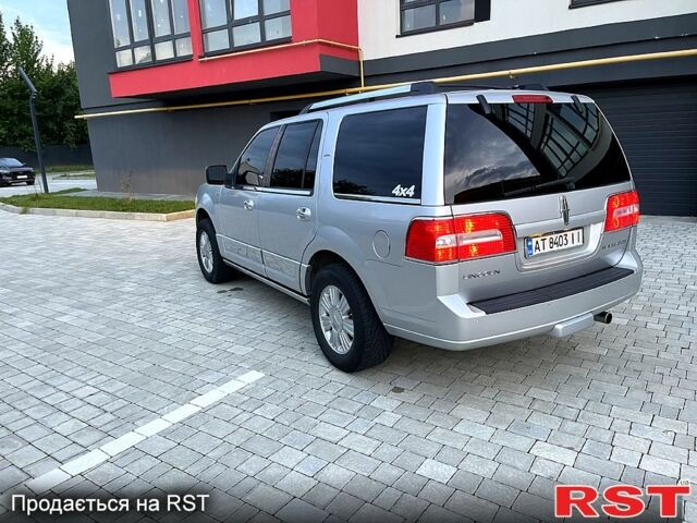 Сірий Лінкольн Navigator, об'ємом двигуна 5.4 л та пробігом 250 тис. км за 18000 $, фото 3 на Automoto.ua