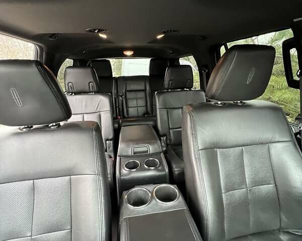 Сірий Лінкольн Navigator, об'ємом двигуна 5.4 л та пробігом 192 тис. км за 19800 $, фото 11 на Automoto.ua