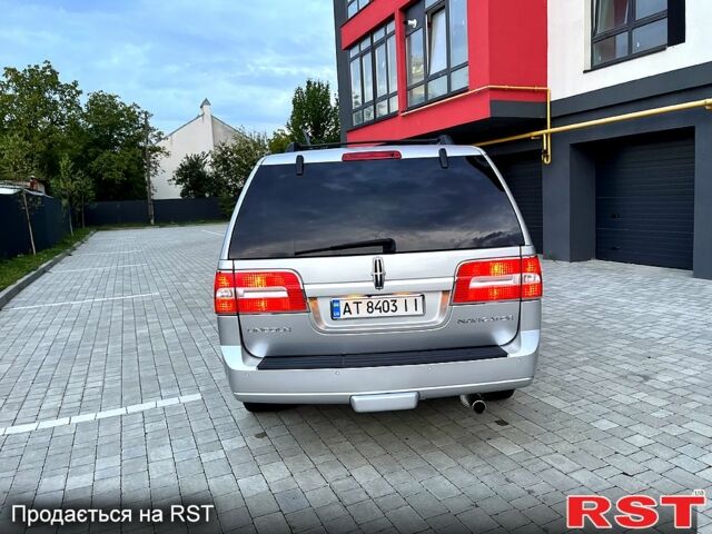 Сірий Лінкольн Navigator, об'ємом двигуна 5.4 л та пробігом 250 тис. км за 18000 $, фото 4 на Automoto.ua