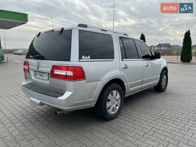 Сірий Лінкольн Navigator, об'ємом двигуна 5.41 л та пробігом 308 тис. км за 18500 $, фото 6 на Automoto.ua