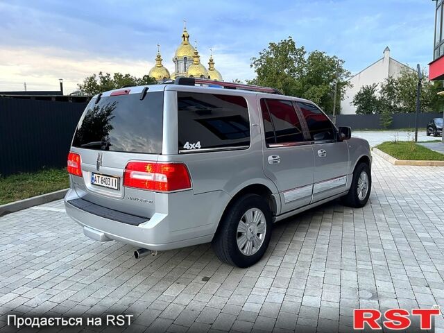Сірий Лінкольн Navigator, об'ємом двигуна 5.4 л та пробігом 250 тис. км за 18000 $, фото 5 на Automoto.ua