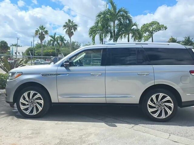 Серый Линкольн Навигатор, объемом двигателя 0 л и пробегом 90 тыс. км за 25000 $, фото 2 на Automoto.ua