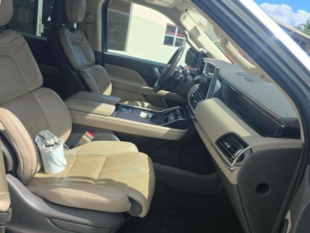 Серый Линкольн Навигатор, объемом двигателя 0 л и пробегом 90 тыс. км за 25000 $, фото 4 на Automoto.ua