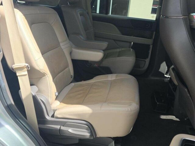 Серый Линкольн Навигатор, объемом двигателя 0 л и пробегом 90 тыс. км за 25000 $, фото 9 на Automoto.ua