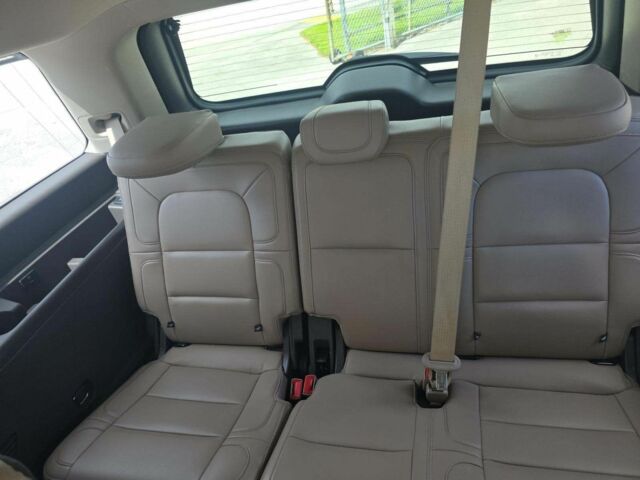 Серый Линкольн Навигатор, объемом двигателя 0 л и пробегом 90 тыс. км за 25000 $, фото 10 на Automoto.ua