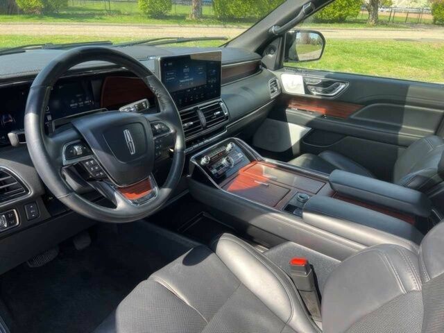 Сірий Лінкольн Navigator, об'ємом двигуна 0 л та пробігом 21 тис. км за 39000 $, фото 5 на Automoto.ua