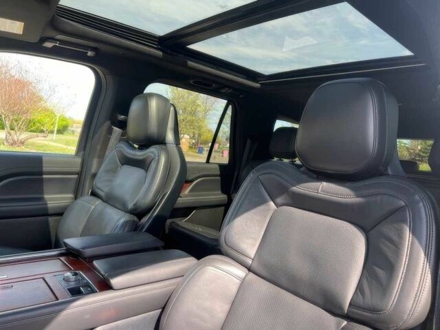 Сірий Лінкольн Navigator, об'ємом двигуна 0 л та пробігом 21 тис. км за 39000 $, фото 6 на Automoto.ua