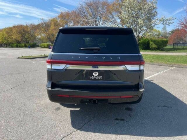 Сірий Лінкольн Navigator, об'ємом двигуна 0 л та пробігом 21 тис. км за 39000 $, фото 4 на Automoto.ua