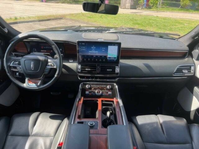 Сірий Лінкольн Navigator, об'ємом двигуна 0 л та пробігом 21 тис. км за 39000 $, фото 9 на Automoto.ua