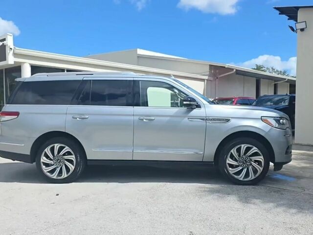 Серый Линкольн Навигатор, объемом двигателя 0 л и пробегом 90 тыс. км за 25000 $, фото 1 на Automoto.ua