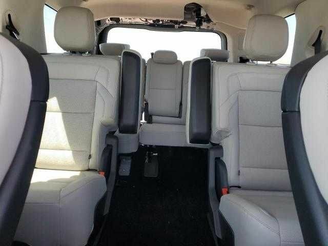 Серый Линкольн Навигатор, объемом двигателя 0 л и пробегом 1 тыс. км за 70000 $, фото 6 на Automoto.ua