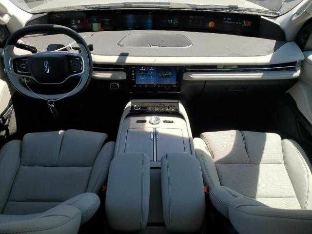 Серый Линкольн Навигатор, объемом двигателя 0 л и пробегом 1 тыс. км за 70000 $, фото 7 на Automoto.ua