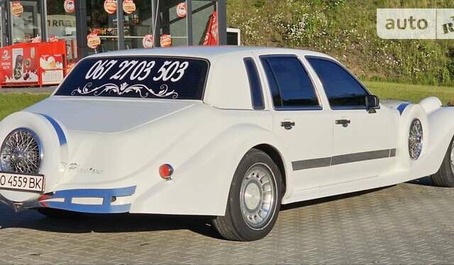 Белый Линкольн Таун Кар, объемом двигателя 4.6 л и пробегом 10 тыс. км за 14999 $, фото 15 на Automoto.ua