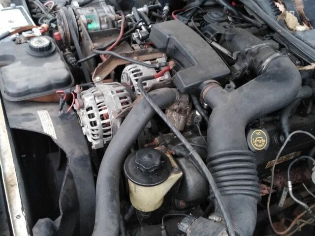 Белый Линкольн Таун Кар, объемом двигателя 4.6 л и пробегом 126 тыс. км за 3800 $, фото 13 на Automoto.ua