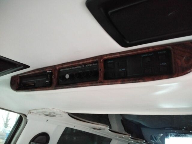 Белый Линкольн Таун Кар, объемом двигателя 4.6 л и пробегом 126 тыс. км за 3800 $, фото 18 на Automoto.ua