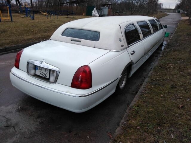 Белый Линкольн Таун Кар, объемом двигателя 4.6 л и пробегом 126 тыс. км за 3800 $, фото 7 на Automoto.ua