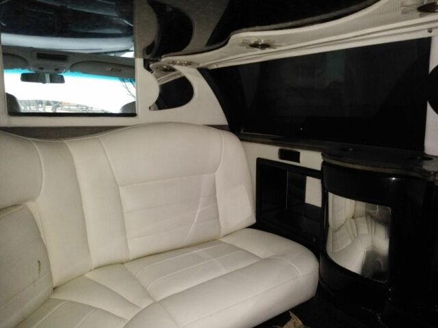 Белый Линкольн Таун Кар, объемом двигателя 4.6 л и пробегом 126 тыс. км за 3800 $, фото 22 на Automoto.ua